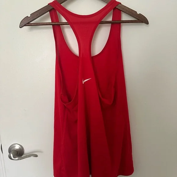 Women’s Nike Workout Tanks Bundle size medium - Picture 4 of 4